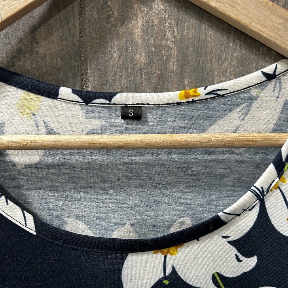 Small - Short Sleeve High/Low Dress - Navy with Lilly Pattern - Picture 3 of 4